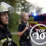 Feuerwehrleute am Brandort.