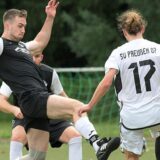 SV Preußens Spieler im Zweikampf.