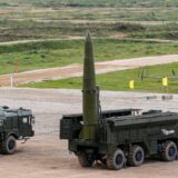 Eine «Iskander-M»-Rakete wird während einer Demonstration des Internationalen Militärtechnischen Forums «ARMY-2016» im «Patriot»-Park der russischen Streitkräfte auf den Abschuss vorbereitet.