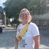 Andrea Agner aus Iserlohn steht auf dem neuen Schwerter-Marktplatz.