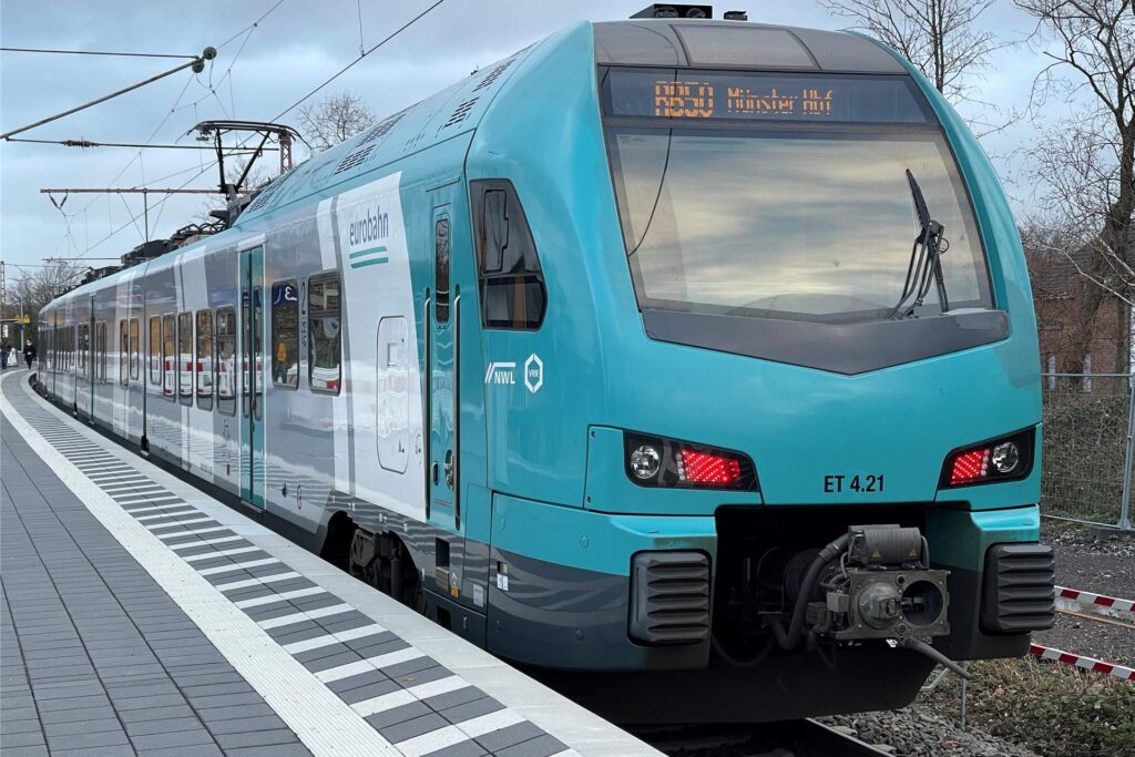 Die RB50 am Hauptbahnhof in Lünen.