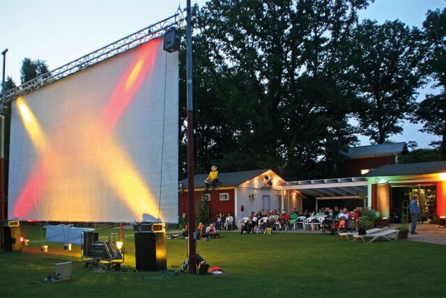 Leinwand im Elsebad.