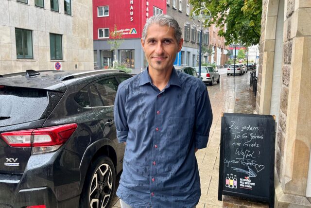 Güven Tükenmez betreibt das Café und Geschäft Espresso Perfetto am Propsteihof in Dortmund.