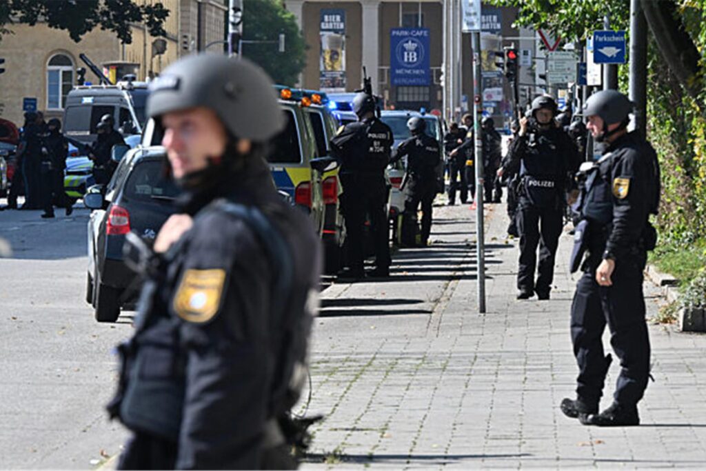 Polizisten sind in München im Einsatz.
