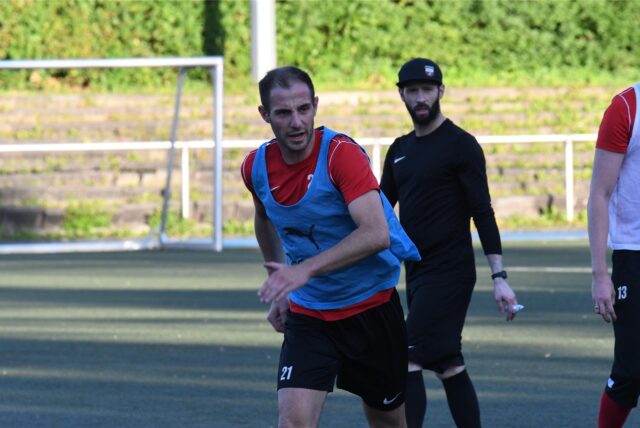 Joel Razanica (m.) läuft.