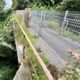 Auf einer Brücke in Unna stehen Absperrzäune