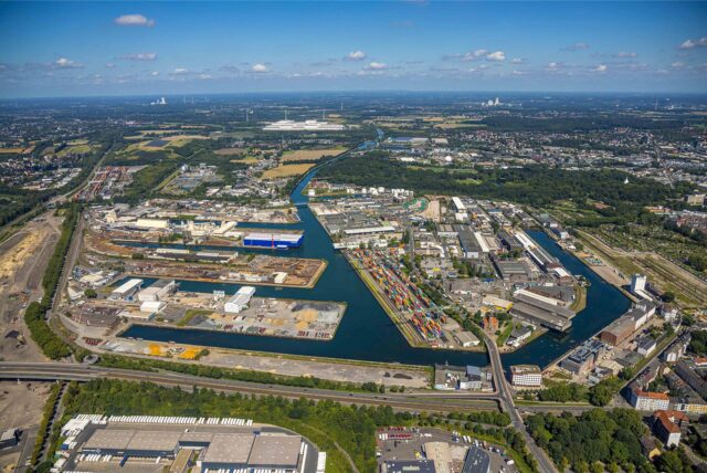 Der Dortmunder Hafen hier im August 2024 von oben.