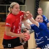 Der HC TuRa Bergkamen muss beim Derby-Gastspiel in Königsborn auf seine torgefährliche Rückraumspielerin Emily Ritter (l.) verzichten.