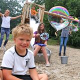 Kinder auf einem Spielplatz in Stockum