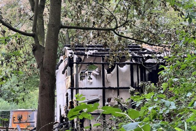 Kaputte Scheune nach Brand im Kurpark