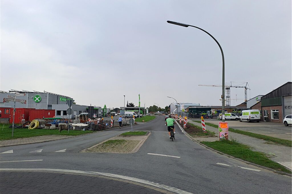 Straße zwischen Kreisverkehr und Raiffeisenmarkt in Ascheberg Straße zwischen Kreisverkehr und Raiffeisenmarkt in Ascheberg