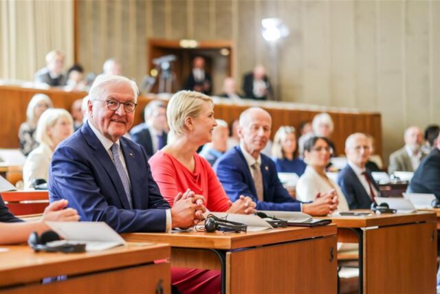 Der Bundesrat feiert sein 75-jähriges Bestehen an seiner alten Wirkungsstätte in Bonn.