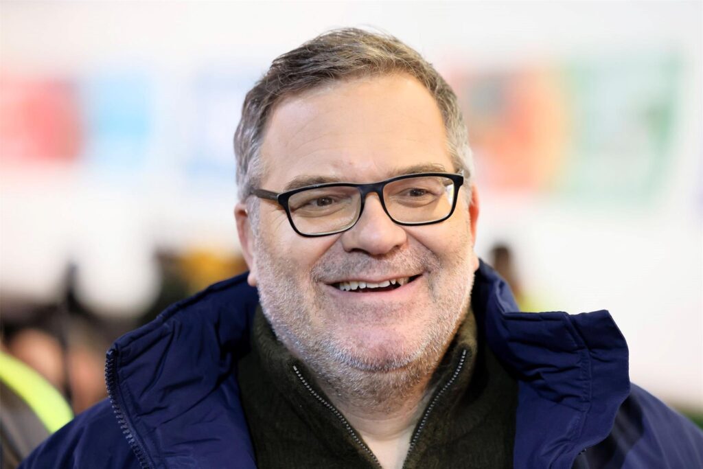 Moderator Elton. Moderator Elton.