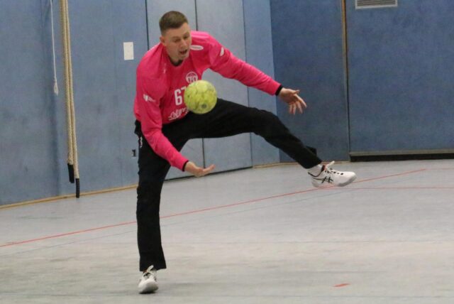 TuRa Bergkamens gut aufgelegte Keeper Tim Faber wehrte in den Schlusssekunden einen Ball ab, der dann jedoch als Treffer gewertet wurde.