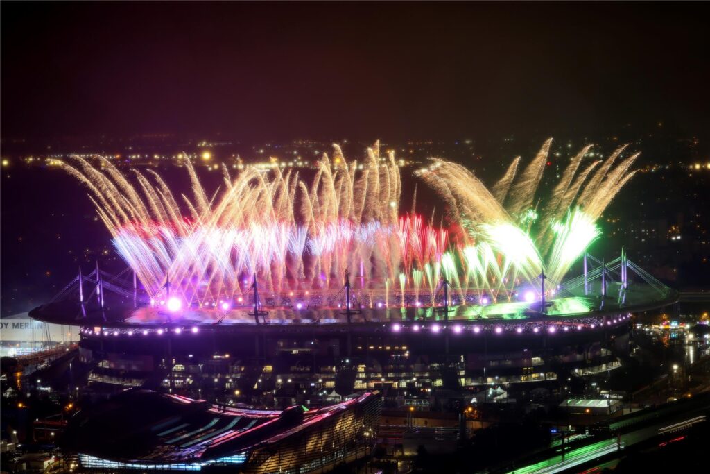 Paralympics, Paris 2024, Abschlussfeier, Stade de France. Feuerwerk wird im Stade de France abgefeuert. Paralympics, Paris 2024, Abschlussfeier, Stade de France. Feuerwerk wird im Stade de France abgefeuert.