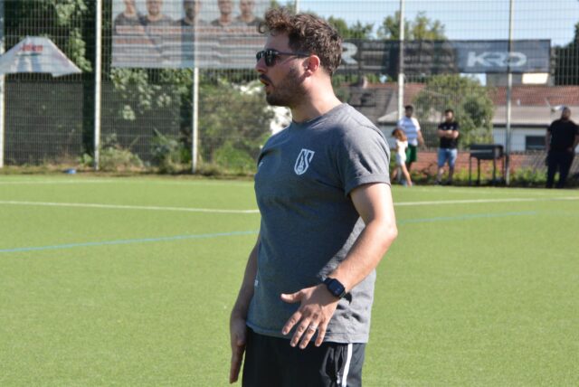 Sinan Bayram ist enttäuscht. Seine Mannschaft verlor spät gegen den SSV Mühlhausen II.
