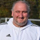 Conner Schönfelder (l.) steht schon bei fünf Saisontoren – ganz zur Freude von GSC-Coach Thomas Gebhardt (r.), der in Cappenberg voll auf die eigene Jugend setzt.