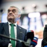 Herbert Reul (CDU), Innenminister des Landes Nordrhein-Westfalen, und Bundesinnenministerin Nancy Faeser (SPD) stehen während einer Pressekonferenz im «International Police Cooperation Center» (IPCC).