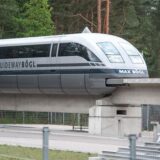Das Transrapidmodel, aufgenommen am 05.07.2012 am Stammsitz des Baukonzerns Max Bögl in Neumarkt in der Oberpfalz.