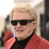 Sänger Heino steht anlässlich eines Pressetermins zu seiner Europa-Kirchentournee unter dem Motto «Die Himmel rühmen» in einem Restaurant im Taschenbergpalais