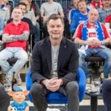 FC-Bayern-Manager Max Eberl (l.) ist am Sonntag zu Gast im Doppelpass, Thomas Helmer (rechtes Foto, M.) wird die Sendung moderieren.