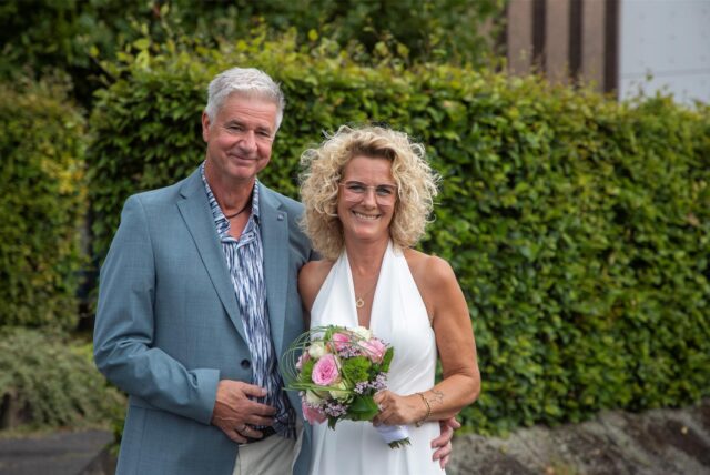 Manuela Schulz und Uli Gerhold haben sich vor 13 Jahren kennengelernt und nun am Standesamt von Castrop-Rauxel geheiratet.