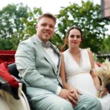 Johnna und Marc-Andre Vollmich fuhren nach der Hochzeit mit einer Kutsche zum Erzschacht.
