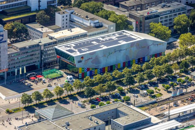 Das Deutsche Fußballmuseum in Dortmund aus der Luft gesehen