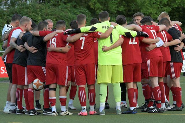 VfB Lünen versammelt im Kreis.