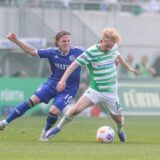 19.05.2024, Fussball, Saison 2023/2024, 2. Bundesliga, 34. Spieltag, Greuther Fürth – FC Schalke 04, v. l. Lino Tempelmann (FC Schalke 04), Jomaine Consbruch (SpVgg Greuther Fürth)