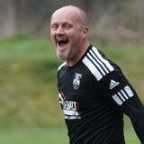 Marko Schott hat es wieder einmal allen gezeigt: Im Match der Afferder Reserve gegen den VfK Weddinghofen II traf er direkt vom Anstoß aus.