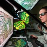Die Vermessungsingenieurin Benita Antonik arbeitet am 14.03.2016 im Landesamt für Vermessung und Geoinformation in Erfurt (Thüringen) an einem Digitalen Oberflächenmodell von Schloss Friedenstein in Gotha.