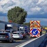 Auf der A1 bei Unna staut sich der Verkehr an einer Baustelle.