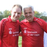 Hubert Hüppe (rechts) und sein Sohn Nikolas, hier 2019 beim Otto-Wendler-Fußballspiel in Werne
