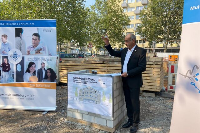 Kenan Küçük, Vorsitzender des Multikulturellen Forums bei der Eröffnungsrede