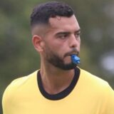 Schiedsrichter Ayoub Kaichouh (l.) soll Burghard Bachmann (r.) am Sonntag nach dem Wethmar-Spiel die Rote Karte gezeigt haben, ohne dass es der FCO-Sportchef mitbekam.