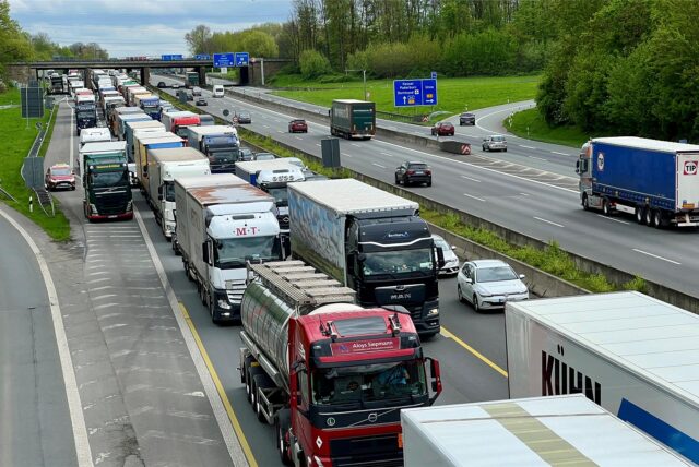 Am Kreuz Dortmund/Unna staut sich nach einem Unfall der Verkehr