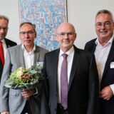 IHK-Präsident Heinz-Herbert Dustmann (2.v.r.) und IHK-Hauptgeschäftsführer Stefan Schreiber (l.) gratulierten Torsten Cremer (r.) herzlich zur Wahl als neuer IHK-Vizepräsident.