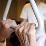 „Schwarze Schafe“ bei Pflegediensten bescheren den Krankenkassen viel Arbeit.