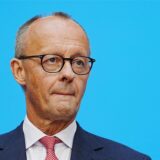 Friedrich Merz, CDU-Bundesvorsitzender und Unionsfraktionsvorsitzender, steht bei einer Pressekonferenz zur Frage um die Kanzlerkandidatur der Union am Pult.