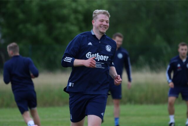 Gut gelaunt beim Training: Tim Kortenbusch spielt seit zweieinhalb Jahren in Holzwickede.