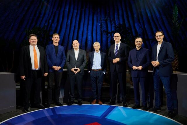 Die Spitzenkandidaten der Brandenburger Parteien zur Landtagswahl: Peter Vida (l-r, BVB/Freie Wähler), Sebastian Walter (Die Linke), Robert Crumbach (BSW), Hans-Christoph Berndt (AfD), Dietmar Woidke (SPD), Ministerpräsident von Brandenburg, Jan Redmann (CDU) und Benjamin Raschke (Bündnis 90/Die Grünen) stehen vor der Sendung «rbb24 – Ihre Wahl: Der Kandidatencheck» nebeneinander.