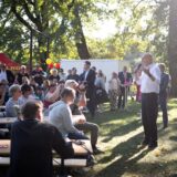 Dietmar Woidke (SPD), Ministerpräsident von Brandenburg, spricht während des Wahlkampfabschluss der SPD im Wassersportclub Möwe.