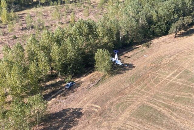 Ein abgestürztes Kleinflugzeug liegt in der Nähe des Dorfes Abia de las Torres in der autonomen Gemeinschaft Kastilien und León etwa 85 Kilometer westlich von Burgos im Norden Spaniens auf einem Feld (genaues Aufnahmedatum unbekannt).