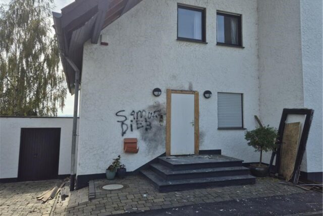 In Wachtberg südlich von Bonn gibt es eine Explosion. Verletzt wird niemand. Die Polizei prüft einen möglichen Zusammenhang mit den jüngsten Vorfällen in Köln.
