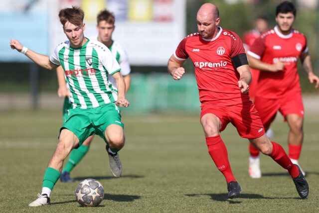 Auch Tom Williams (l.) traf für den PSV Bork.  Philipp Hoffmann und TuRa Bergkamen kassierten insgesamt fünf Treffer.