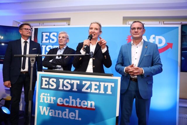 Die AfD feiert ihren Wahlerfolg in Brandenburg.