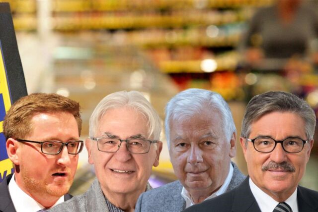 Die Montage zeigt eine Szene aus einem Edeka-Markt und die Unnaer Ratspolitiker Sebastian Laaser (SPD, v. l.), Rudolf Fröhlich (CDU), Klaus-Dieter Bahn (FDP) und Klaus Göldner (FLU).