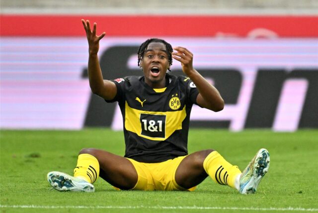 Jamie Gittens gestikuliert.