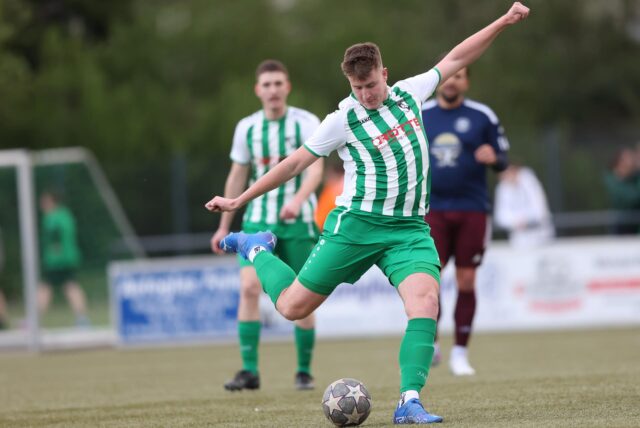 Felix Fohrmann vom PSV Bork setzt zum Schuss an.